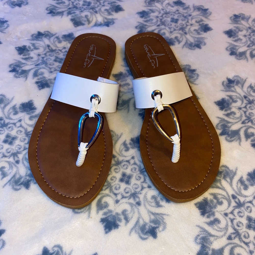Blue Fin White Tong Sandals
